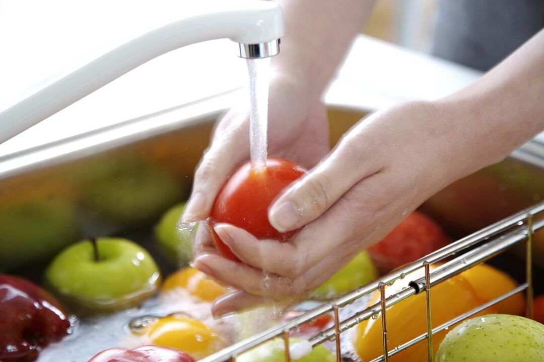 La transformation des légumes et des fruits aidera à éviter les infections parasitaires. 